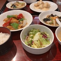 中国料理 青冥 大丸梅田店 - 向こう側は、友人のエビマヨとあんかけ焼きそばのセット。