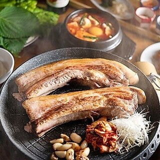 Korean classic home-cooked dish “Samgyeopsal” from 1,250 yen