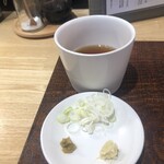 特撰ひやむぎ きわだち - せいろのつけ汁と薬味