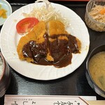Nihon Ryouriyoshi Kawa - 味噌カツランチ 1200円。