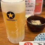 奈良の酒蔵全部呑み うまっしゅ - 生中ジョッキ 480円。付き出し 280円。