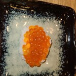 海老寿司 - 母様の、のり無しいくら握り