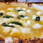 ピッツェリア ダジーノ - 黄金トマトソースのマルゲリータ！