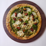 green pizza margherita