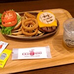 クアアイナ - 厚切りチーズバーガーセット