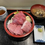 海の幸 翔 - 【2023/9】塩釜産カマトロ丼全景