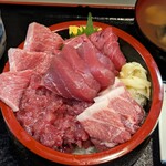 海の幸 翔 - 【2023/9】塩釜産カマトロ丼(ネタ展開、近景)