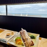 Uminomieru Kaunta-Zushi Sushiyatai - 