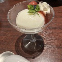 天空飲茶酒家 - 杏仁豆腐