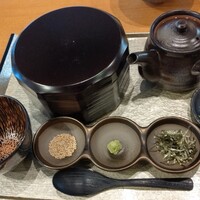 うなぎ 海雲 - ひつまぶし。この蓋を空けて煙を浴びたい