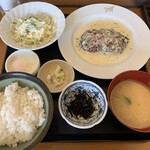 キッチン亀 - へそハンバーグ定食温泉卵付
