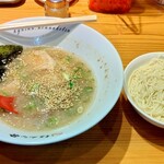 ほんな骨 - 替え玉(通常麺　カタ)　￥150