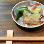 お通し(無花果と冬瓜とオクラの冷製煮浸し)