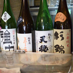 旬肴地酒 寅八 - 気になる日本酒がズラリと並んでいます