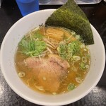 Kami toku - コクのあるスープが絶品！上には黒胡椒が。