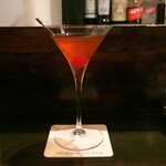 バー アトリウムギンザ - ロブロイ。マンハッタンのライウイスキーをスコッチに替えたもの。ビターズの苦みが、大人の階段を思わせる