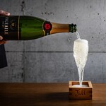 Specialty! Overflowing sparkling wine (white)