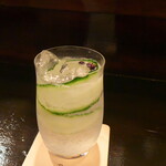 バー アトリウムギンザ - 棘玉キューカンバ。川越産「棘玉」クラフトジンをベースに、きゅうりの香りが面白い相性を生む