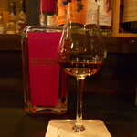 バー アトリウムギンザ - フレンチウイスキー「BELLEVOY」。プラム酒の樽で熟成させたもので、青い香りがはっきり感じ取れた