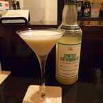 バー アトリウムギンザ - 自家製リモンチェッロとミルクのカクテル。これが爽やかで飲みやすい… 家のレモンチェッロでも試してみようかな