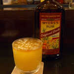 バー アトリウムギンザ - 横浜生まれのジャックター。ダークラム・サザンコンフォート・ライムのミストスタイル