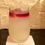 バー アトリウムギンザ - 赤ワインをフロートした、オリジナルカクテル「フェリーチェ」