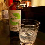 バー アトリウムギンザ - 郡上八幡・辰巳蒸留所のクラフトジン。地元の茶葉と、わずかな林檎のニュアンス