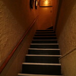 バー アトリウムギンザ - 私の足腰が弱り、この階段を上れなくなる日が来るまで、この店はきっと存在すると思っていた