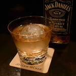 バー アトリウムギンザ - 定番のジャックダニエル。たまにはオンザロックも良いよね♪