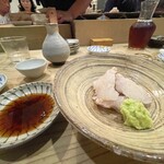 食堂 おがわ - “少し炙った鱧”。炙った分、ほんのり温かい。この食し方が鱧の最高では無いかと思います。