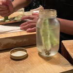 食堂 おがわ - “山葵”。おろす前に清水に浸して鮮度を保つとか。少しの違いが大きな違いに繋がると思います。
