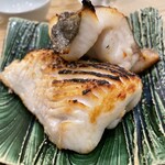 食堂 おがわ - “真魚鰹塩焼き”。おそらく、子供の頃には好んで食する一皿ではなかったと思います。しかし、今この一皿が出て来たら小踊りします。今日も小踊りしました。