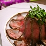 Sousaku Washoku Gantetsu - 貴重な紫峰牛のローストビーフ！肉料理も充実しています。