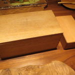 Fujiya 1935 - 木箱に収めた石板の上のパンとバター、金胡麻のバター1