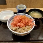 Yoshinoya - 朝牛セット　選べる小鉢は半熟卵　紅生姜はついつい大盛りに