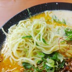 大阪屋 - 担々ホルモン麺　麺アップ