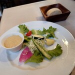 Pasta クオーレ - サラダとバケット