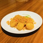 中国料理 「王朝」 - 切身魚の揚げ物 スパイシーガーリックソルト