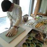 Mango Tsuri Toukyou - 11月ﾗﾝﾁﾀｲﾑ　平日限定　屋台でシェフが捌きます　”真鯛のカルパッチョ”