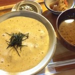 筥崎とろろ  - 筥とろ丼(小)800円