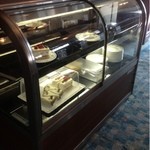 カフェ ラウンジ アンド バー アゼリア - ケーキのショーケース