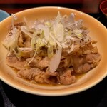 ニユートーキヨー 庄屋 - メインの牛肉豆腐