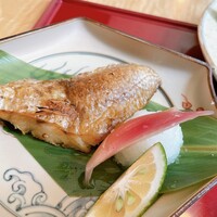 対馬のどぐろとイカ活き造り 博多 魚蔵 都ホテル店 - 