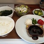 キッチン ブルー グローブ - 牛肉とピスタチオのテリーヌ　赤ワインと黒胡椒のソース