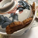 十勝豚丼 いっぴん - はみ出しちゃって！