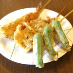 Tori No Su - 揚げたての串カツを当店自家製のソースに付けてパクリ！程よい甘みが素材の味をひきたてます♪串上げ1本120円～
