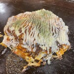 Okonomiyaki Omoni - オモニ焼¥1,200 (豚、イカ、海老、ホタテ、タマゴ内外)