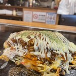 Okonomiyaki Omoni - オモニ焼¥1,200 (豚、イカ、海老、ホタテ、タマゴ内外)