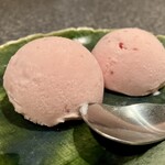 杏樹亭 岸根店 - 「イチゴヨーグルトアイス（税込￥400）」