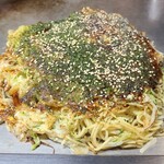 Okonomiyaki Teppanyaki Hassei - 肉玉そば(税込800円)
                        ・茹で生中太麺(磯野製麺所)
                        ・オタフクソース
                        ・焼き方:しっかり押さえる
                        ・焼き上がりの形:やや乱れた焼き上がり
                        ・鉄板またはお皿で食べるのがスタンダード